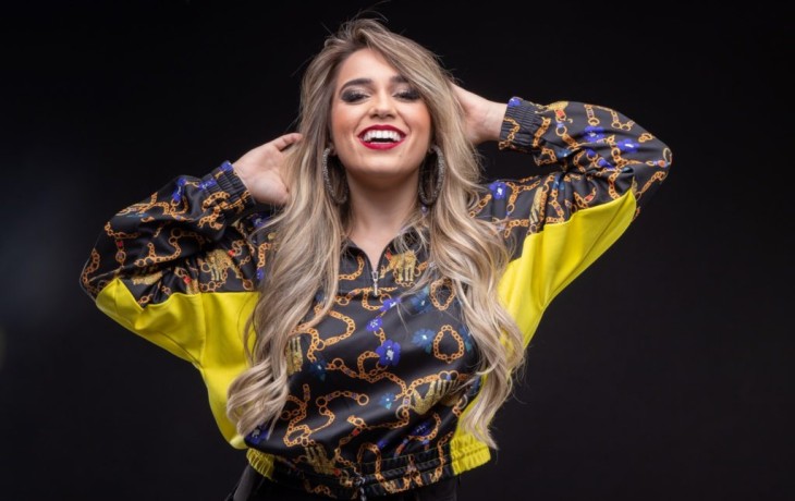 Julia Linhares lança o seu novo single “Esqueminha” 